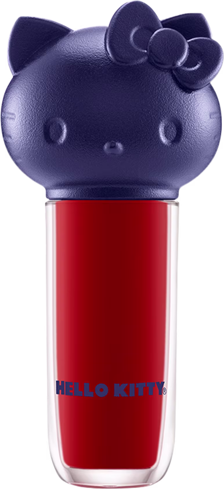 Produto de maquiagem em formato cilíndrico com a cabeça da personagem Hello Kitty como tampa. A parte superior é azul escuro com detalhes que representam os olhos, orelhas e laço da Hello Kitty. É possível ver a cor do produto pelo corpo transparente.