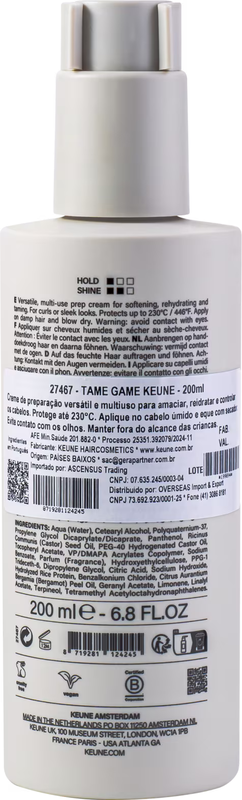 A imagem mostra o rótulo do Creme Modelador Keune Tame Game com informações do produto, incluindo ingredientes e instruções de uso. Código de barras e detalhes do fabricante.