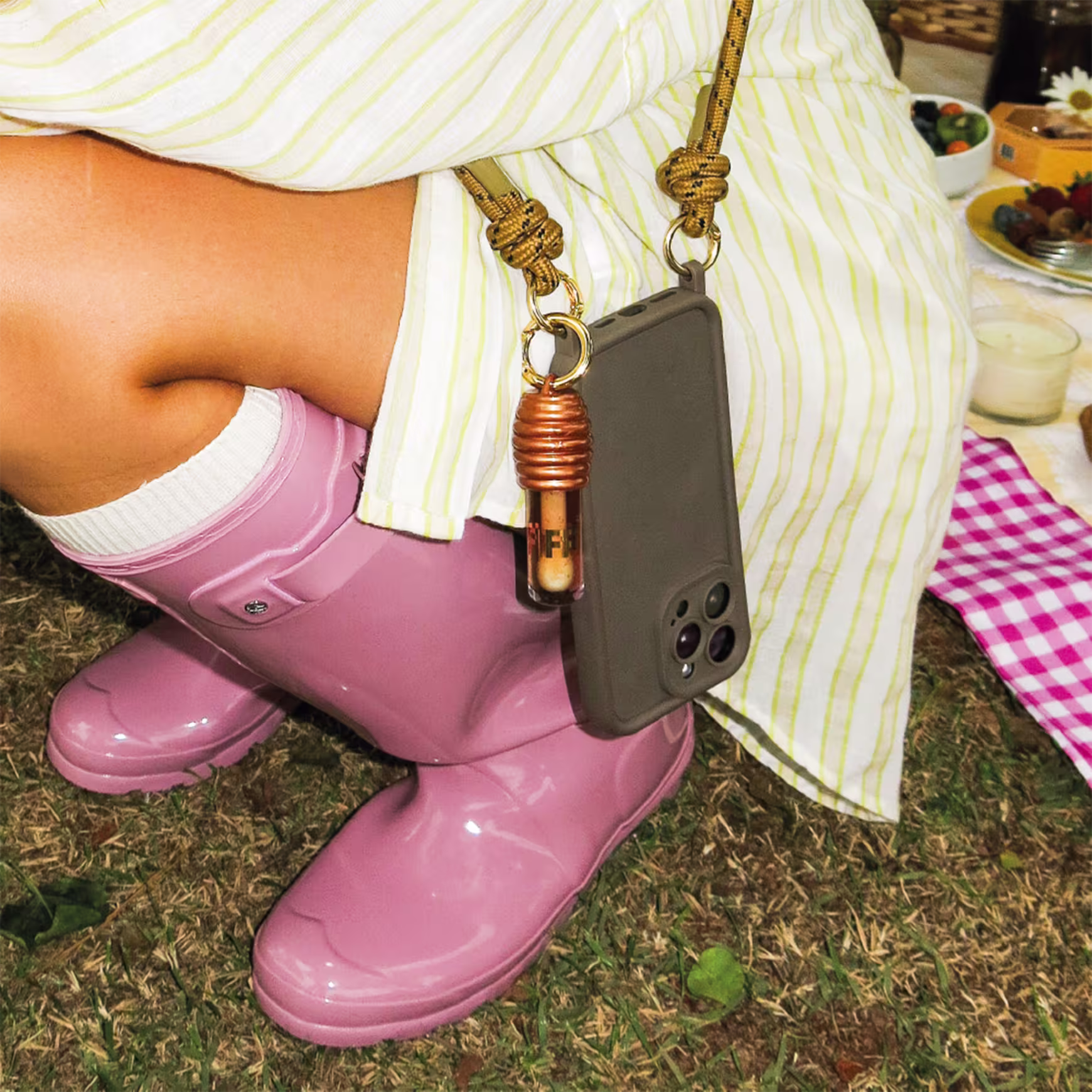 Modelo usando o Gloss Labial Fran by Franciny Ehlke LipHoney.