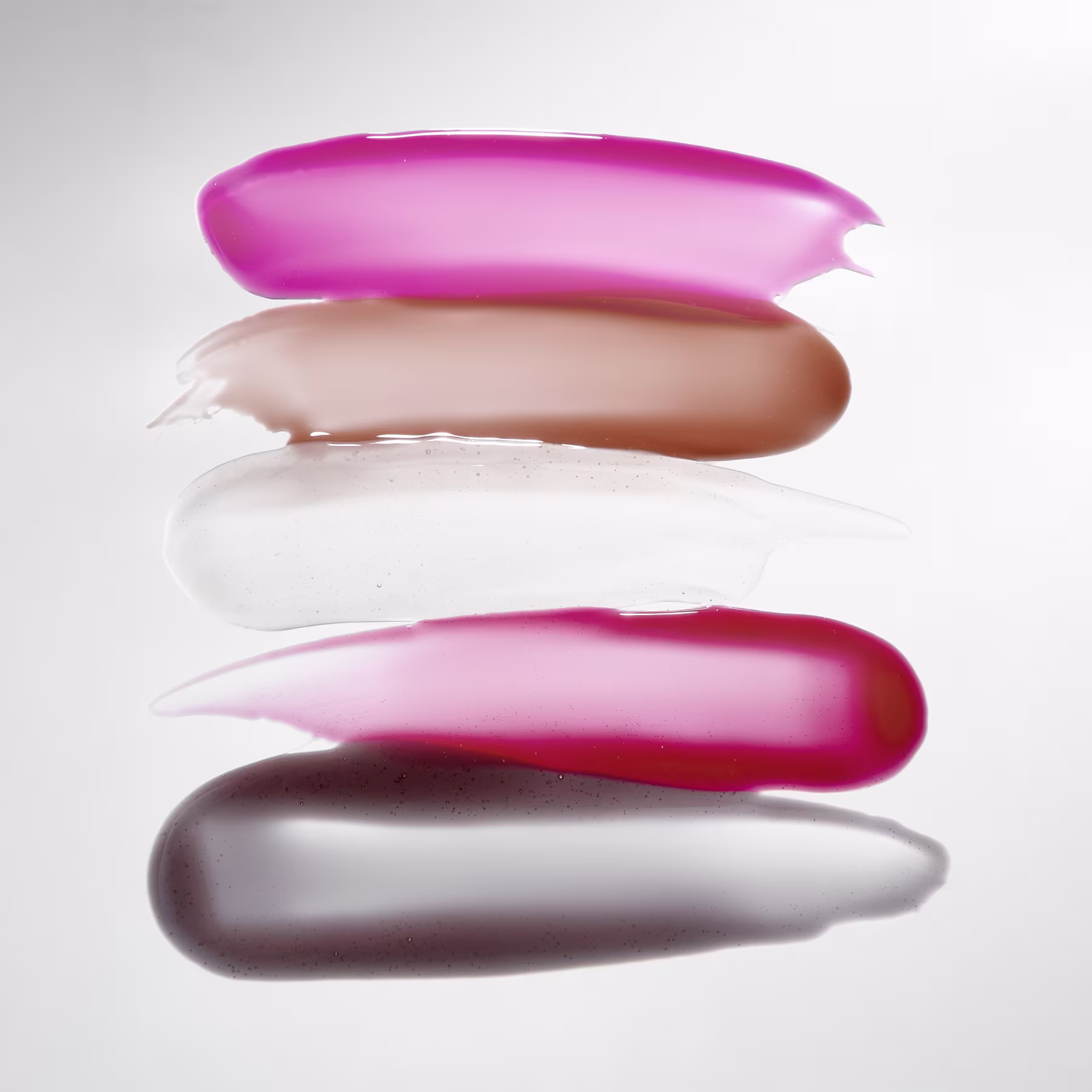Amostra das 5 cores disponíveis do Gloss Boca Rosa Hidra Lábios:  rosa, bege, transparente, vermelho e marrom.