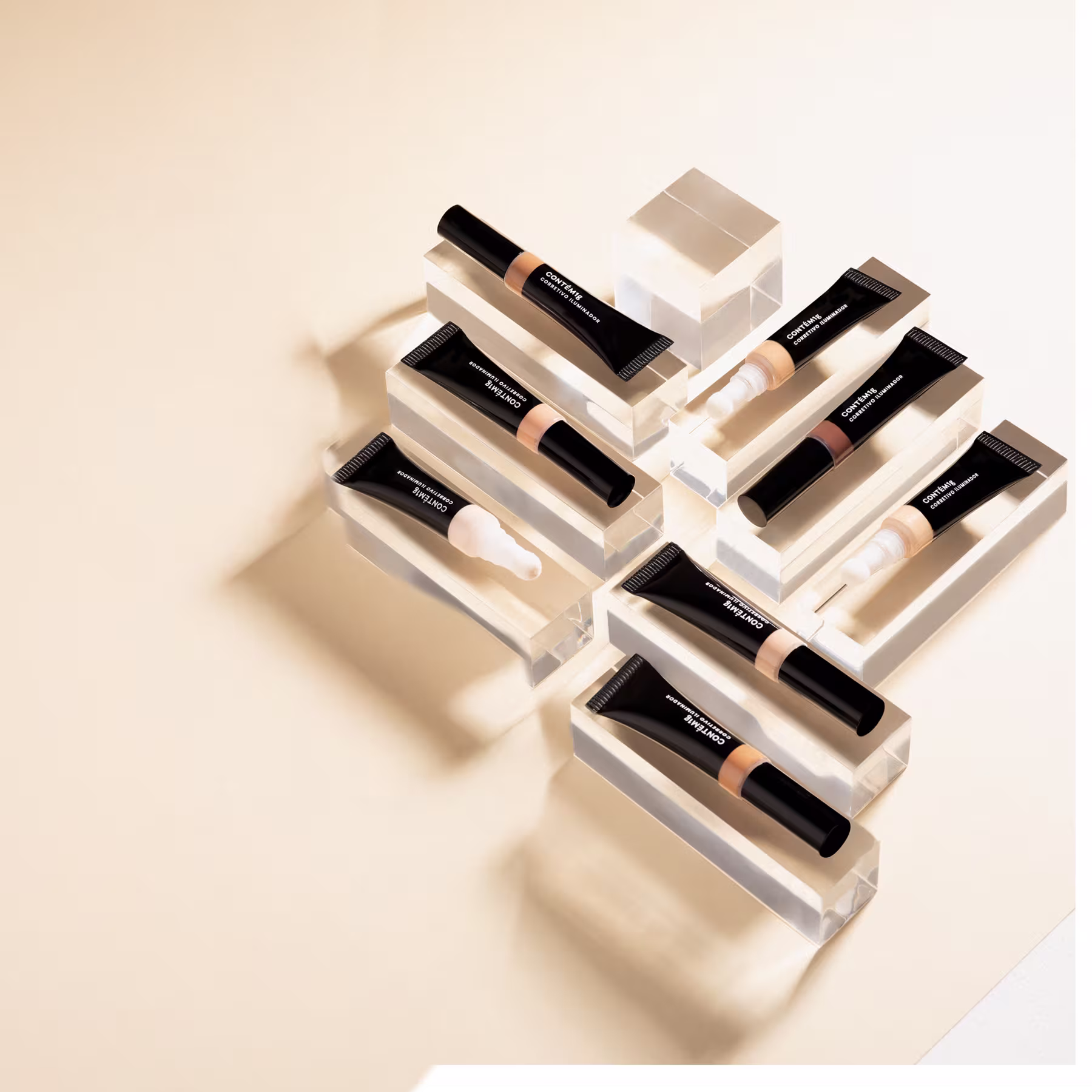 A imagem mostra todas as cores do Corretivo Iluminador Contém1g Glow Filter