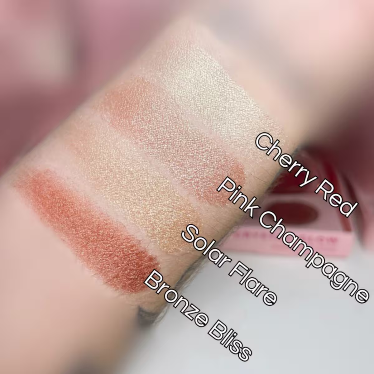 Amostra dos 4 tons do Iluminador Crystal Glow: Cherry Red, Pink Champagne, Solar Flare e Bronze Bliss