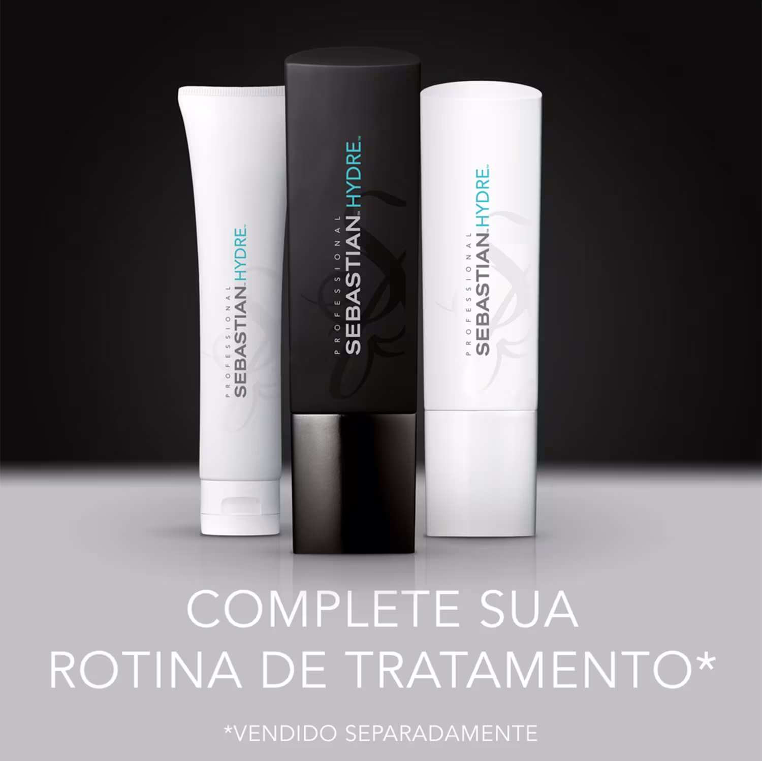 São três tubos de produtos de tratamento capilar da marca Sebastian Professional. Dois tubos são brancos e um é preto. Os tubos brancos têm a inscrição "Sebastian Hydre" em letras azuis. O tubo preto tem a inscrição "Sebastian Hydre" em letras brancas.