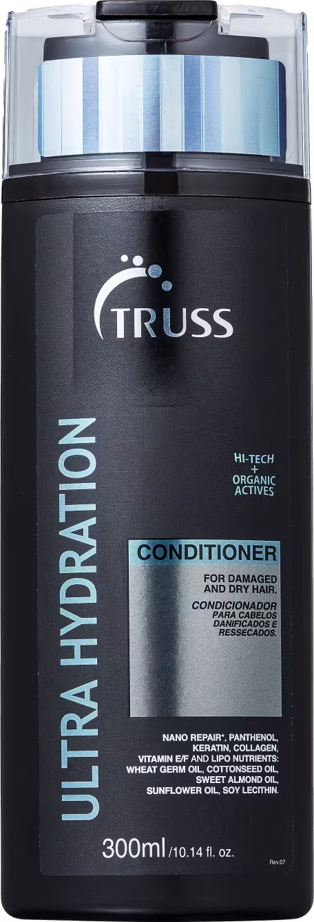 Condicionador para cabelos danificados e ressecados da marca TRUSS. Embalagem plástica preta de 300ml com tampa transparente. Rótulo com o nome da linha "Ultra Hydration" em letras azuis. Destaque para os ativos orgânicos e a tecnologia exclusiva.