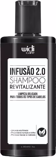 Shampoo revitalizante Infusão 2.0. Embalagem plástica preta e rótulo frontal branco com texto descrevendo o produto como "Limpeza delicada para todos os tipos de cabelos". Capacidade de 300ml.