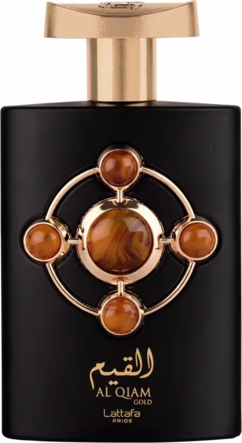 Frasco de perfume da marca Lattafa Perfumes, da linha Al Qiam Gold. O frasco é preto com detalhes dourados, incluindo um elemento decorativo com pedras âmbar na parte superior. O design do frasco é elegante e sofisticado, com uma aparência luxuosa.