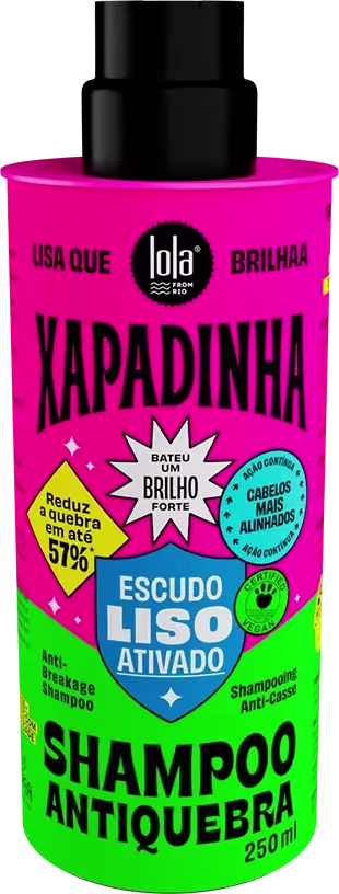 Shampoo antiquebra em embalagem plástica verde e rosa de 250ml, formato cilíndrico com tampa preta. O rótulo destaca o nome "Xapadinha" em letras grandes e rosa, com detalhes em amarelo e azul, reduz a quebra em 57%, brilho forte e cabelos mais alinhados.
