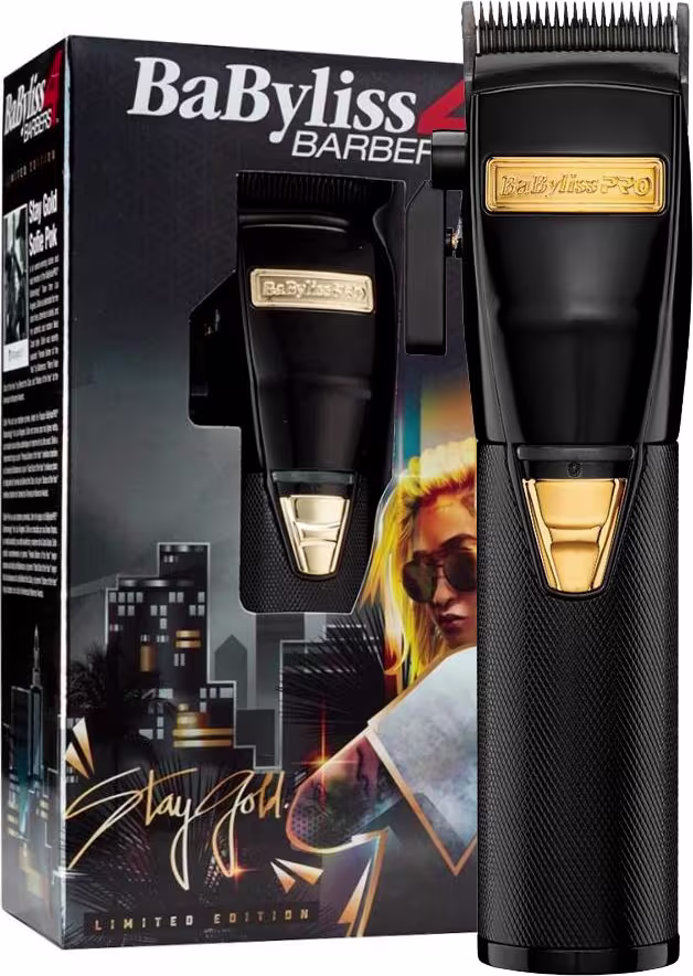 Máquina de corte BaByliss Pro. A embalagem é uma caixa preta com uma imagem de uma mulher de cabelos loiros em um cenário urbano noturno. O aparelho apresenta lâmina de corte exposta e alça ergonômica texturizada.