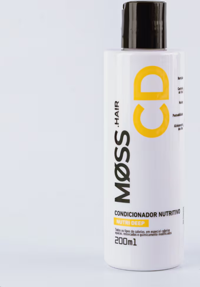 A imagem mostra o frasco do condicionador em um fundo branco.