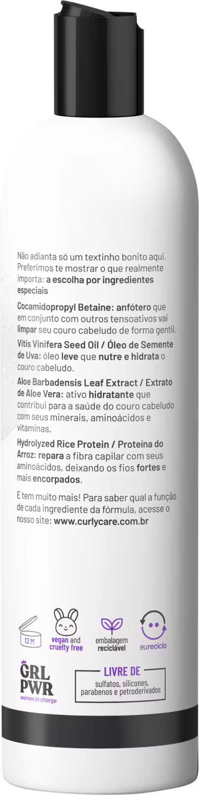 Shampoo Curly Care. A embalagem possui um rótulo com texto em português descrevendo os ingredientes e benefícios do produto. O rótulo também exibe símbolos indicando que o produto é vegano, livre de crueldade animal e hipoalergênico.