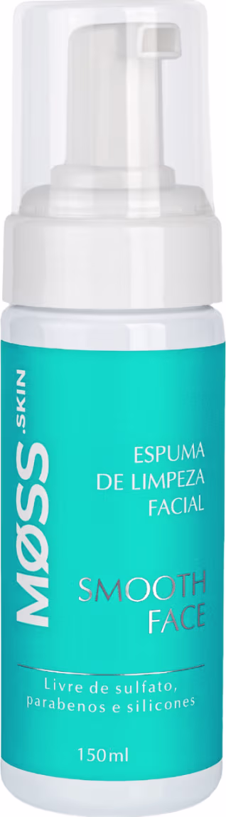 A imagem mostra a espuma de limpeza facial da marca Moss. Sua embalagem é plástica branca, com bico dosador e rótulo azul claro que indica que o produto tem 150ml.