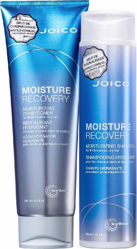 Shampoo e condicionador da linha Moisture Recovery da marca Joico. Ambos os produtos têm embalagem na cor azul com detalhes em branco e prateado.