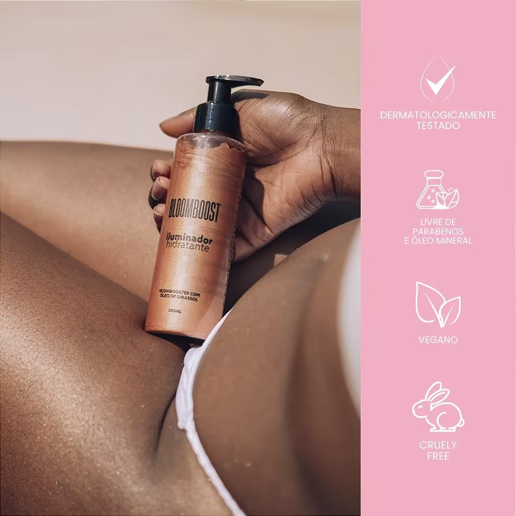 Close do colo de uma mulher negra, segurando o frasco iluminador corporal, destacando sua pele iluminada e bem-cuidada. O texto mostra que o produto é dermatologicamente testado, livre de parabenos, além de ser vegano e cruelty free