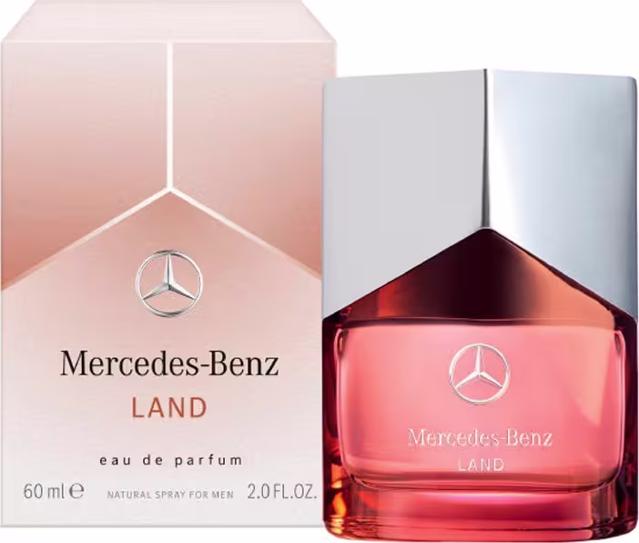 Frasco de perfume Mercedes-Benz Land em embalagem retangular com degradê de tons de rosa e cinza. Rótulo com logotipo da marca e nome do produto em destaque.