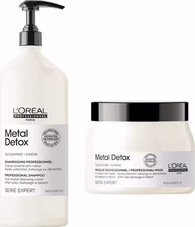 A imagem mostra dois produtos da linha Metal Detox da L'Oréal Professionnel. Um é um shampoo profissional em um frasco plástico branco opaco com bomba dosadora preta. O outro é uma máscara profissional em um pote plástico branco opaco com tampa preta.