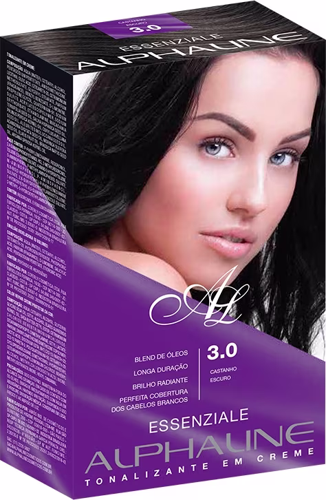 Caixa de tinta para cabelos Essenziale Alphaline, tonalizante em creme. A embalagem é uma caixa retangular de cor roxa escura com detalhes em branco. Há A imagem de uma modelo com cabelos escuros. O texto na caixa indica que é o tom 3.0 Castanho Escuro