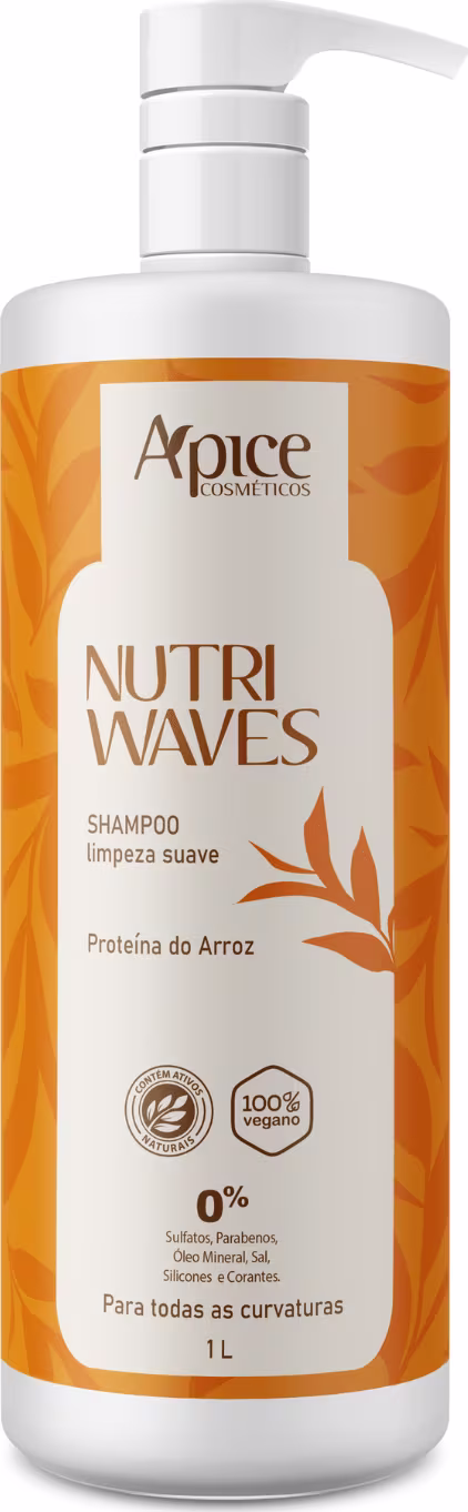 Shampoo da linha Nutri Waves da marca Apice Cosméticos. A embalagem é um frasco branco com uma bomba doseadora, com um rótulo laranja destacando o nome "Nutri Waves" e informações sobre o produto, como "Shampoo limpeza suave" e "Proteína do Arroz".