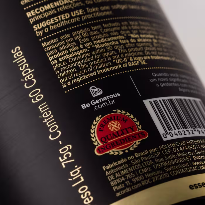 A imagem mostra no detalhe o selo de qualidade premium do produto.