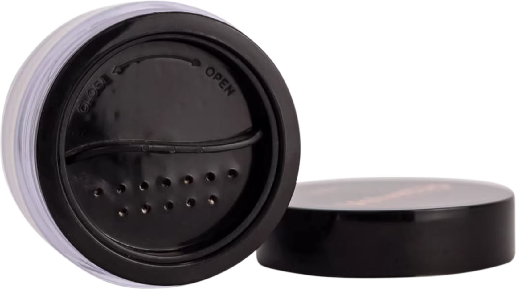 A imagem mostra o interior do pó facial, com tampa de rosca preta e interior vazado, para saída do produto. O design é simples e minimalista.