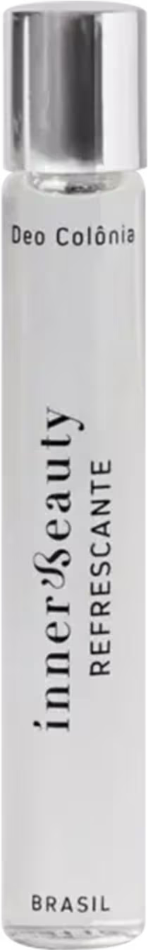 O produto apresentado é um Deo Colônia da marca Inner Beauty, em um frasco de vidro com tampa prateada. O rótulo do produto é branco com o nome "Inner Beauty" e "Deo Colônia" escrito em preto. Não há outras informações visíveis no rótulo.