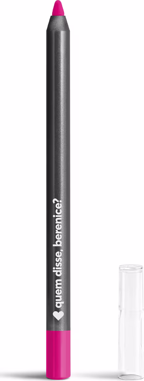Lápis de olhos em formato cilíndrico com um corpo preto fosco e pontas rosa vibrante. O lápis tem o nome da marca "Quem disse, berenice?" impresso em letras brancas ao longo do corpo. O produto tem um design simples nas cores contrastantes preto e rosa.