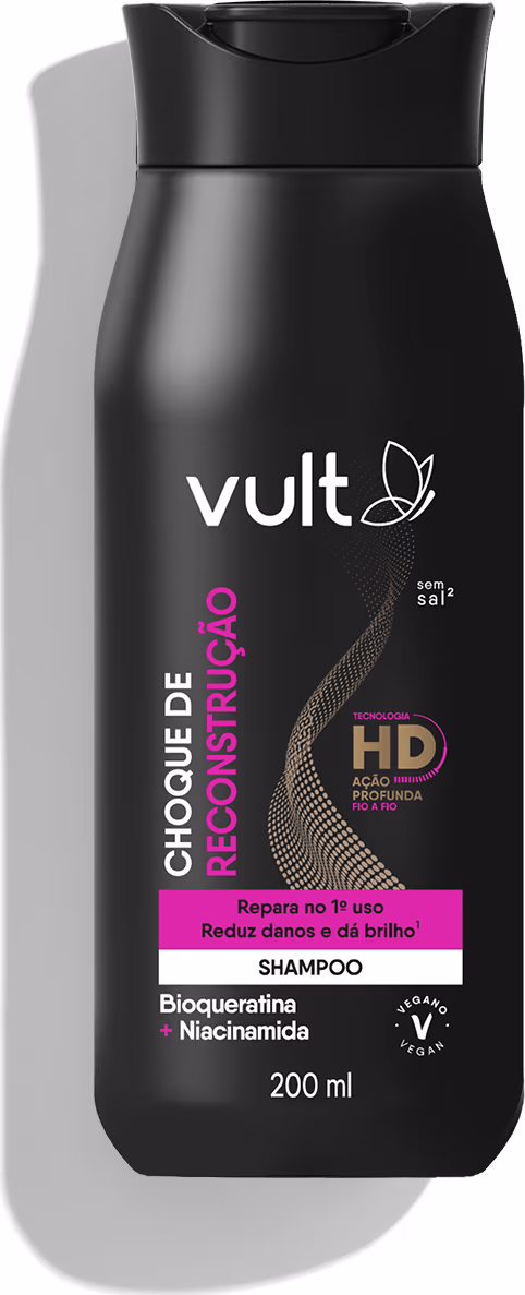 O produto apresentado é um shampoo da Vult, com 200ml de volume. A embalagem é preta, com o logotipo da marca em destaque e informações sobre os principais ingredientes e benefícios do produto, como bioqueratina e niacinamida.