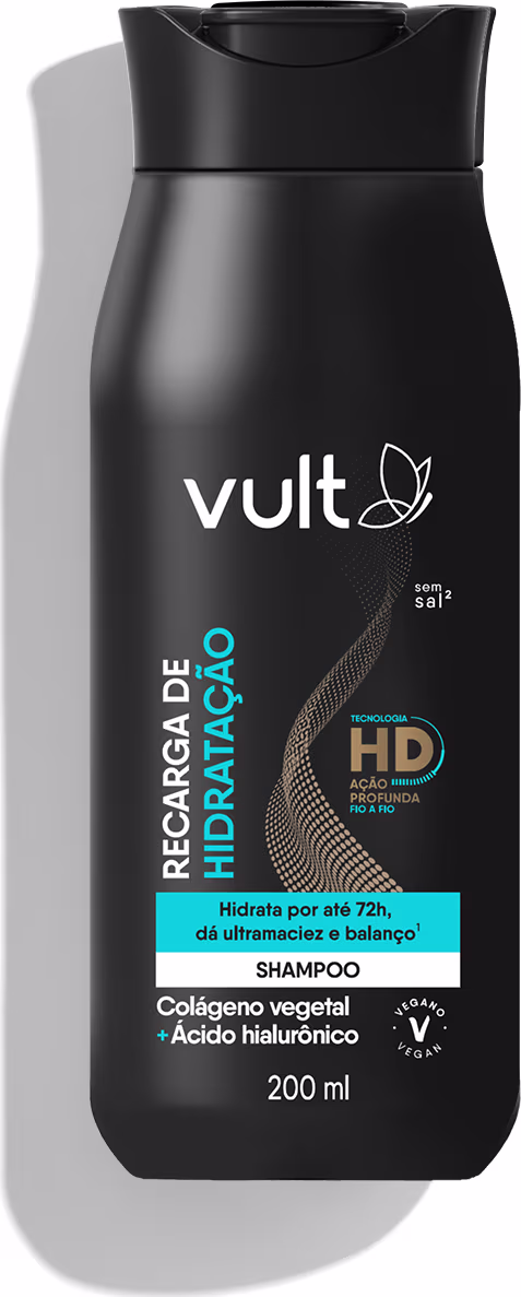 Shampoo Vult, frasco em um design preto liso com o logotipo da marca em destaque. Há informações impressas no rótulo, como "Recarga de Hidratação" e "Colágeno vegetal + Ácido hialurônico", indicando que se trata de um shampoo hidratante.