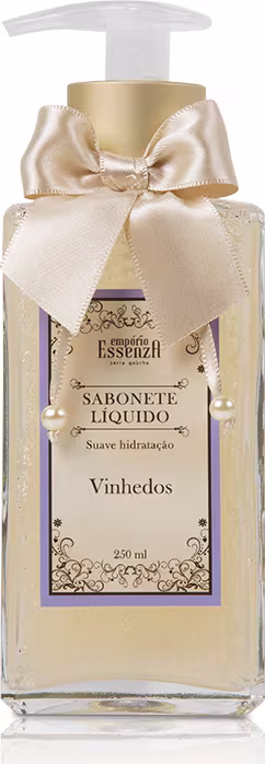 Sabonete líquido Empório Essenza em frasco de vidro transparente com rótulo dourado e laço de cetim. Apresenta informações sobre a fragrância "Vinhedos" e o volume de 250 ml.