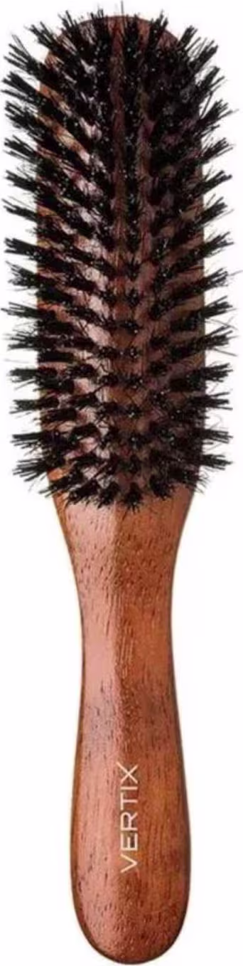 Escova de cabelo redonda de madeira da marca Vertix, com cerdas pretas e marrons densas em formato cilíndrico alongado, ideal para escovar e modelar os cabelos.