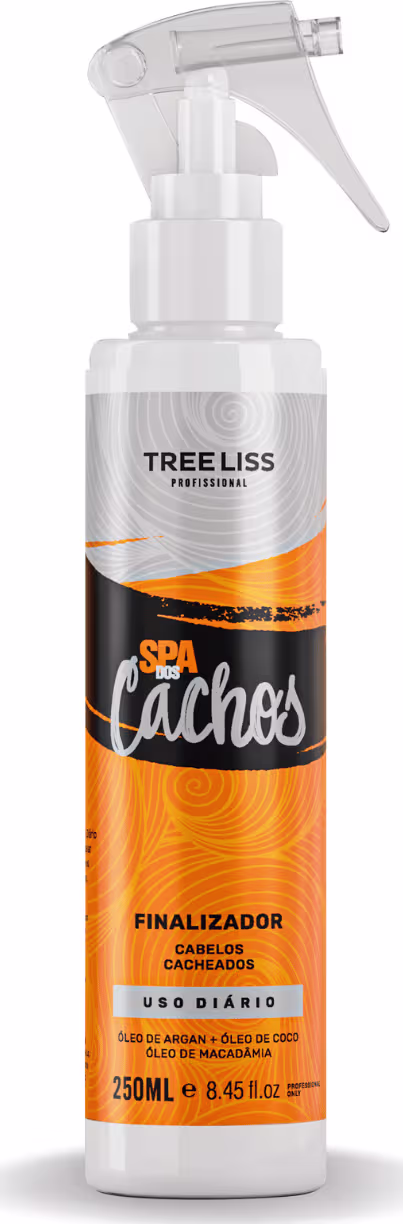 Produto para finalização de cabelos cacheados da marca TreeLiss Profissional. Embalagem com spray acionado por gatilho. Rótulo laranja e preto com o nome "Spa dos Cachos Finalizador" e volume de 250ml.