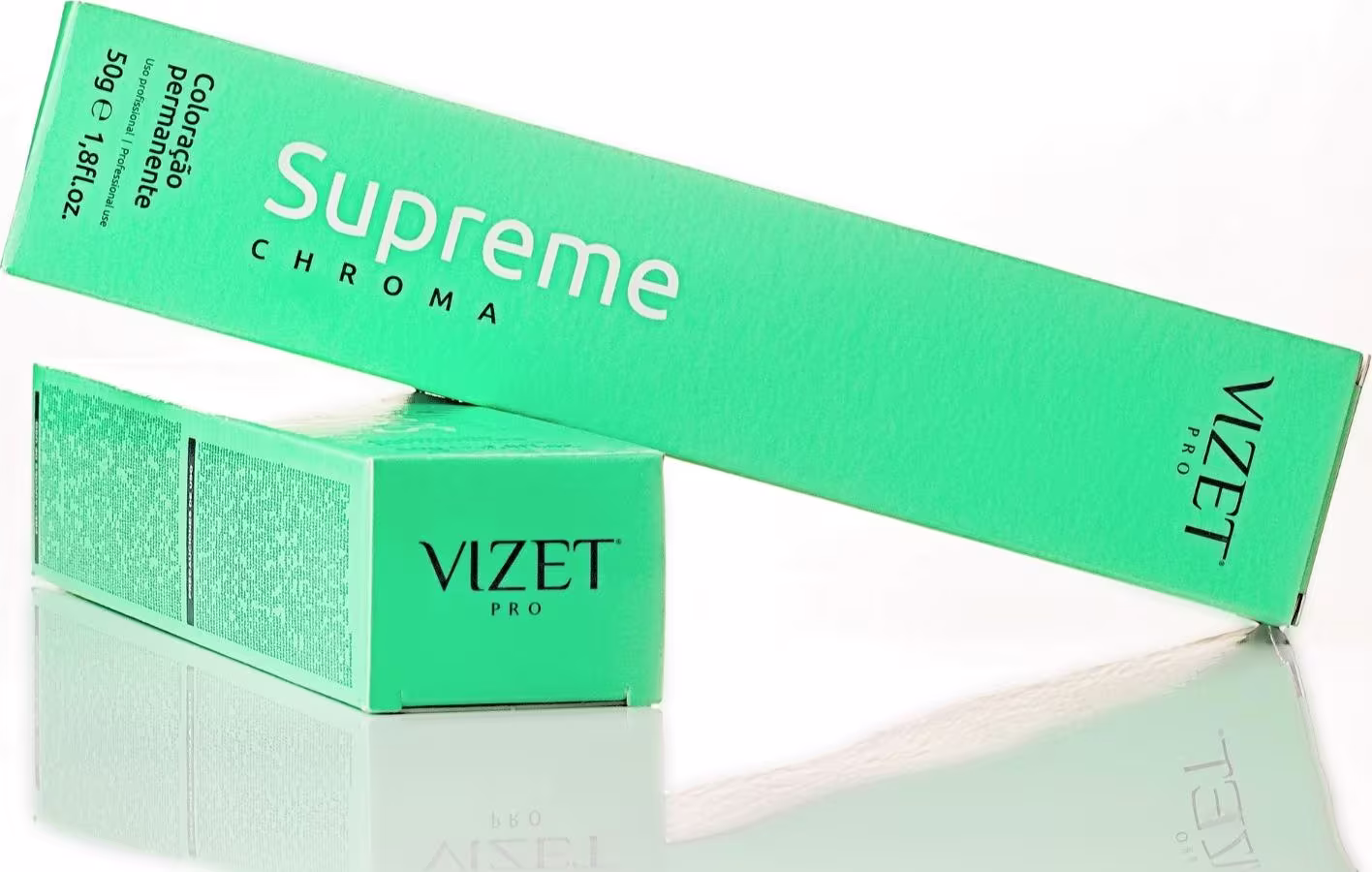 A imagem mostra duas caixas retangulares de papelão verde com o logotipo "Supreme" em letras brancas. As embalagens apresentam um acabamento fosco e uma aparência minimalista.