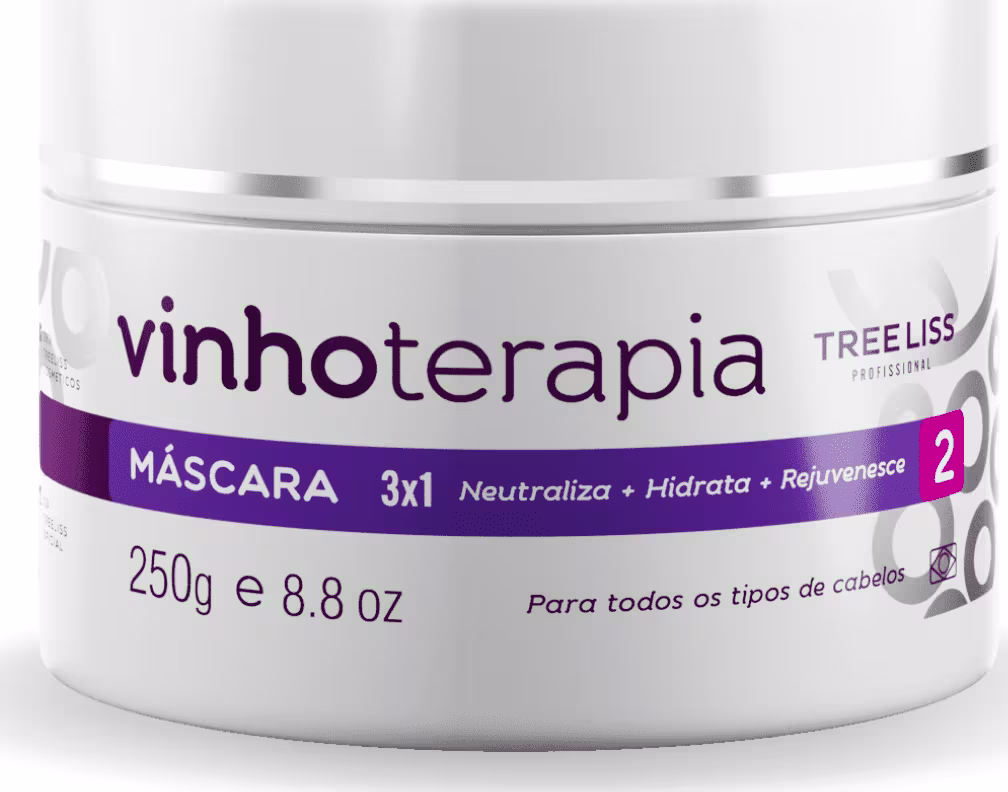 Máscara capilar Vinhotherapia da marca TreeLiss Profissional. Rótulo roxo com o nome do produto "Vinhotherapia Máscara 3x1" e descrição "Neutraliza + Hidrata + Rejuvenesce" em letras brancas. Peso líquido de 250g