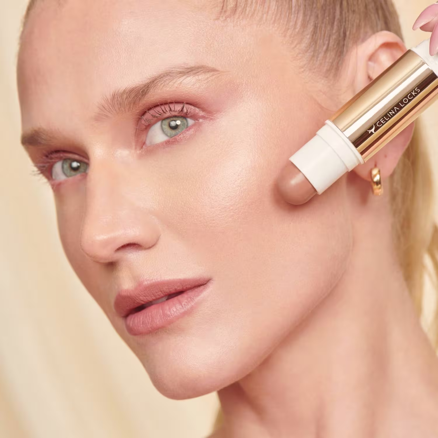 Bastão de Contorno e Iluminador Celina Locks Beauty Duo Stick 2 em 1, 13g.