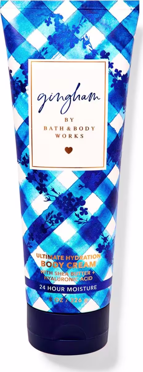 Tubo de creme corporal da Bath & Body Works com design de xadrez azul e branco, rótulo com nome da marca "Gingham" e informações sobre o produto.