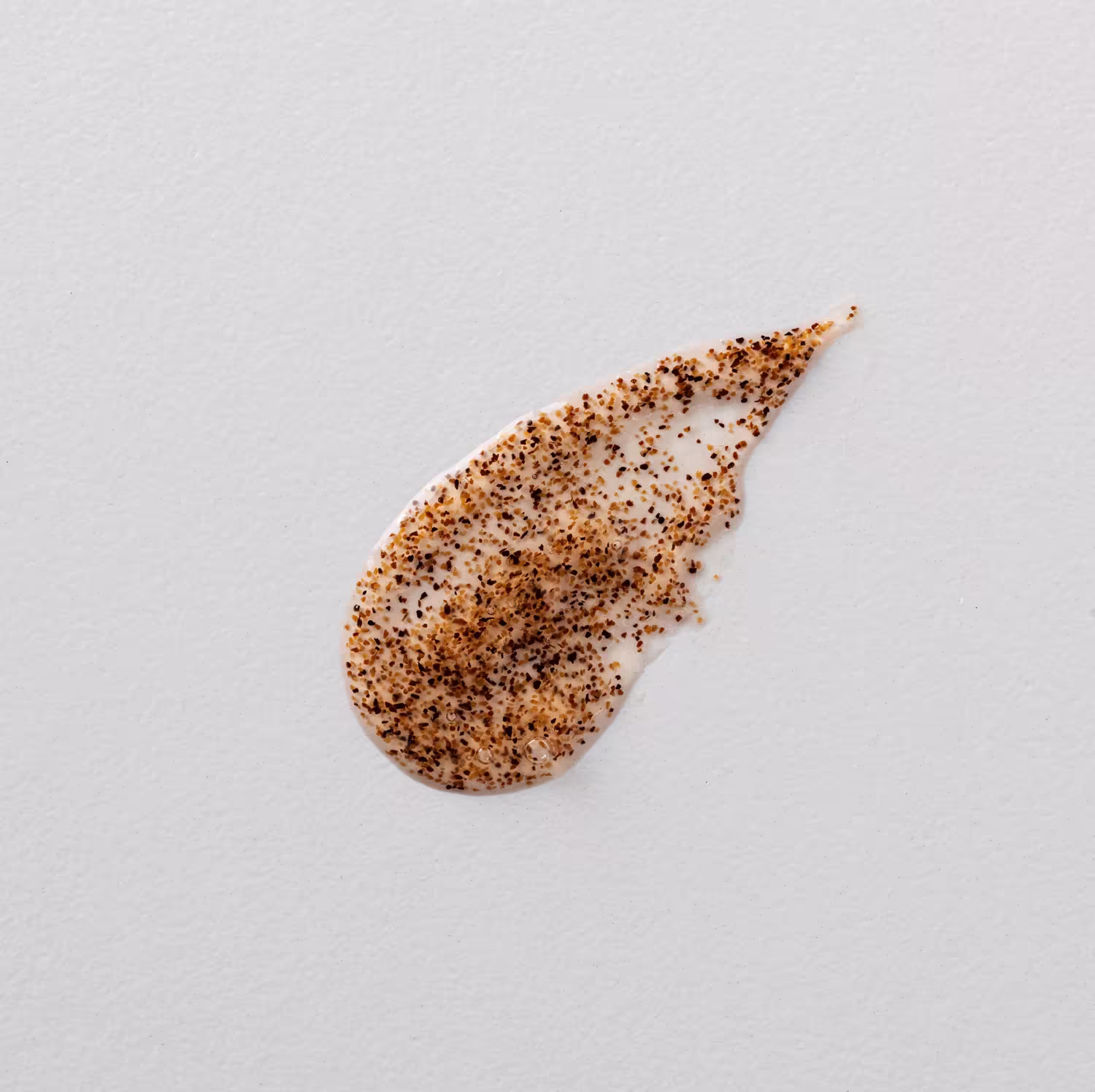 A imagem mostra a textura granulada do Gel Esfoliante Facial Noorskin Essential Beauty True Skin