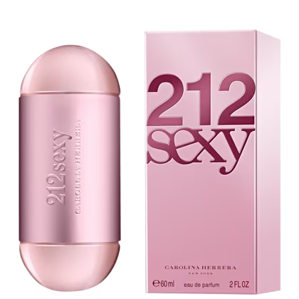 Frasco de perfume Carolina Herrera 212 Sexy, com formato cilíndrico e tampa arredondada, em tons de rosa claro. O rótulo exibe o nome da fragrância em letras prateadas.