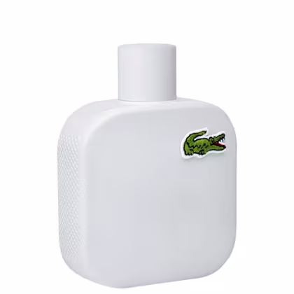 A imagem mostra um frasco de perfume da marca Lacoste. O frasco é retangular, com cantos arredondados e acabamento texturizado em relevo, todo branco, e com o desenho de um crocodilo, símbolo da marca, no canto superior direito.