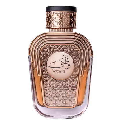 Frasco de perfume Al Wataniah com design ornamentado em tons dourados e detalhes em relevo. Rótulo com nome do produto "Watani" em árabe e inglês. Embalagem elegante e sofisticada.