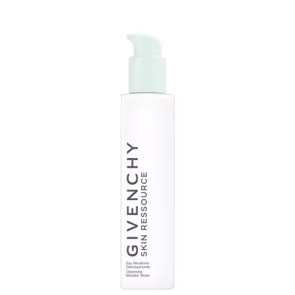 Frasco branco com bomba doseadora de cor clara, contendo produto de limpeza facial da marca Givenchy, com rótulo destacando "Eau Micellaire" e "Cleansing Micellar Water".