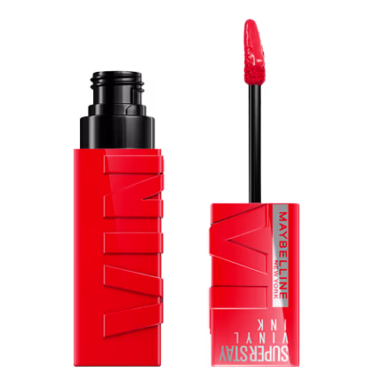 Produto de maquiagem da marca Maybelline, com embalagem vermelha e preta, contendo um aplicador de rímel vermelho. O produto é identificado como "Superstay Vinyl Ink" e possui um design moderno e chamativo.