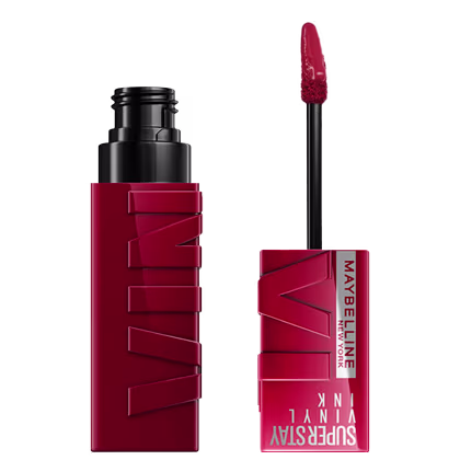 Batom líquido vermelho em embalagem preta e vermelha com texto "Maybelline New York Super Stay Ink Crayon" em destaque.