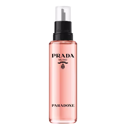 Frasco de perfume Prada Paradoxe, com design elegante em preto e rosa, exibindo o logotipo da marca e o nome do produto em destaque. O recipiente possui um aplicador de pulverização para facilitar a aplicação do produto.
