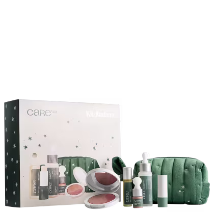A imagem mostra um conjunto de produtos de maquiagem e cuidados com a pele. São 6 produtos com design minimalista e tons verdes e a embalagem principal é uma caixa branca com detalhes em verde e estrelas prateadas.