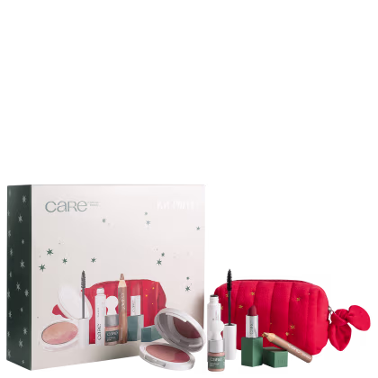 A imagem mostra um conjunto de produtos de maquiagem e cuidados com a pele. São 5 produtos com design minimalista, tons verdes, nécessaire vermelha e a embalagem principal é uma caixa branca com detalhes em verde e estrelas prateadas.