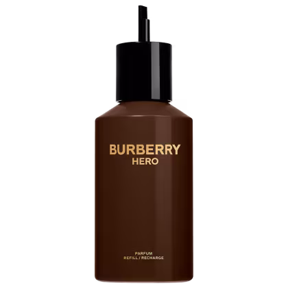 A imagem mostra um frasco de perfume refil cilíndrico, na cor marrom, com escritos em dourado. Tem uma tampa preta, com bico funil, para preencher o frasco de perfume vazio.