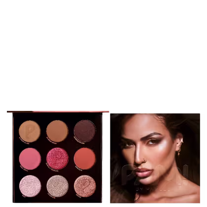 A imagem mostra uma paleta de maquiagem contendo 9 tons diferentes: tons terrosos, rosas e brilhantes. Ao lado da paleta, há uma foto promocional de uma bela modelo com maquiagem impecável, cabelos escuros e expressão sedutora.