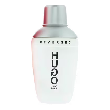 A imagem mostra um perfume da linha Reversd de Boss. A embalagem é um frasco branco opaco com detalhes em preto. O rótulo exibe "HUGO" em letras pretas maiúsculas, com "Reversed" acima.