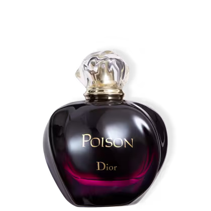 A imagem mostra o perfume em frasco de vidro em forma de coração com tampa de cristal facetado. O frasco é preto com detalhes em vermelho escuro, com o líquido translúcido no interior. Na parte frontal do frasco está escrito "Poison" em letras douradas.