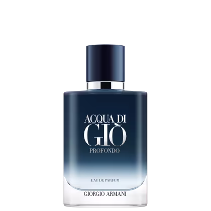 O produto apresentado é um frasco de perfume da linha Acqua di Gio Profondo da Giorgio Armani. O frasco é predominantemente azul escuro, com um gradiente que se torna mais claro em direção à base.