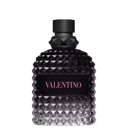 Frasco de perfume Valentino preto com textura geométrica e tampa preta. Rótulo em destaque com o nome da marca em rosa. Embalagem sofisticada e elegante.